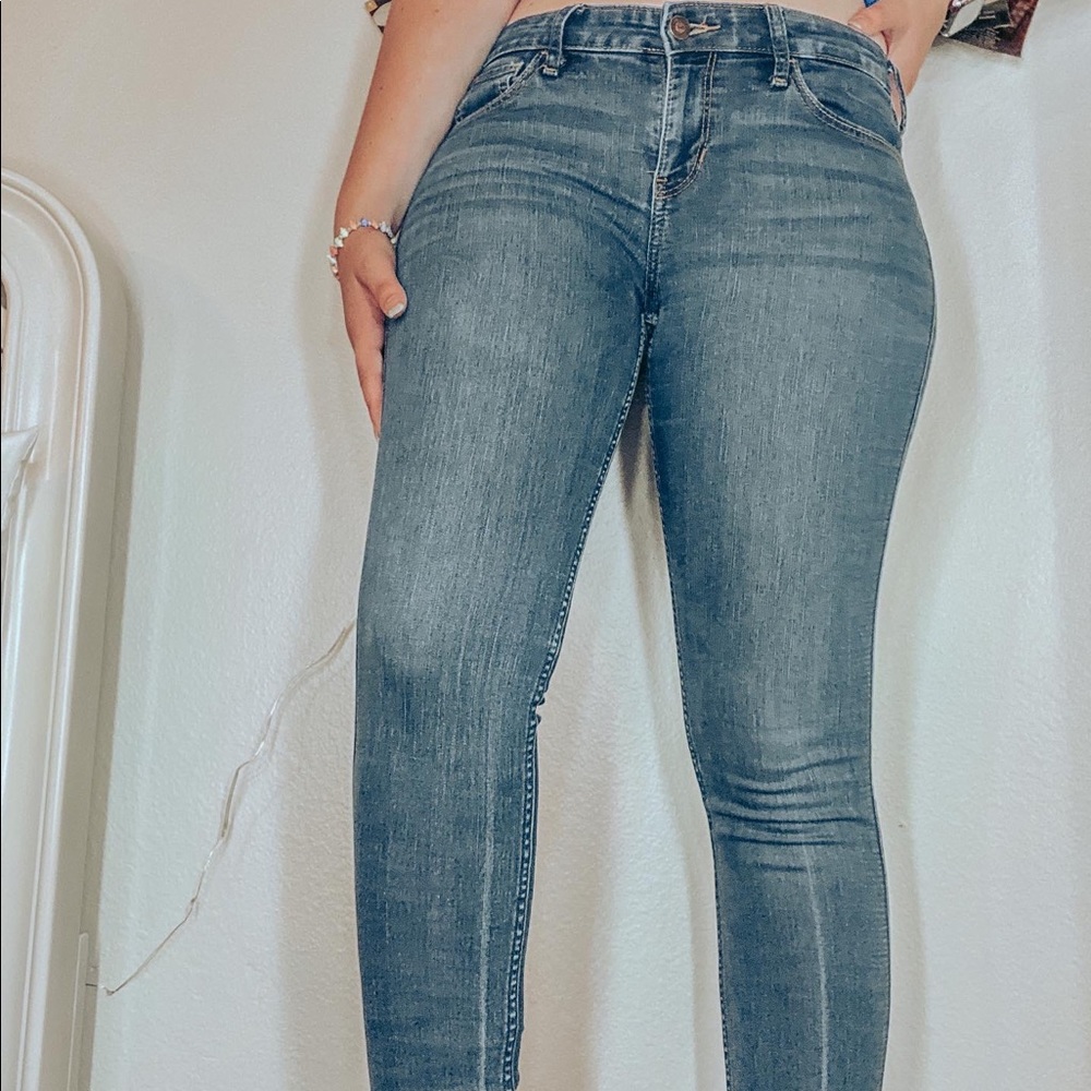 Hollister Super Skinny Low Rise Jeans size 5R/27W